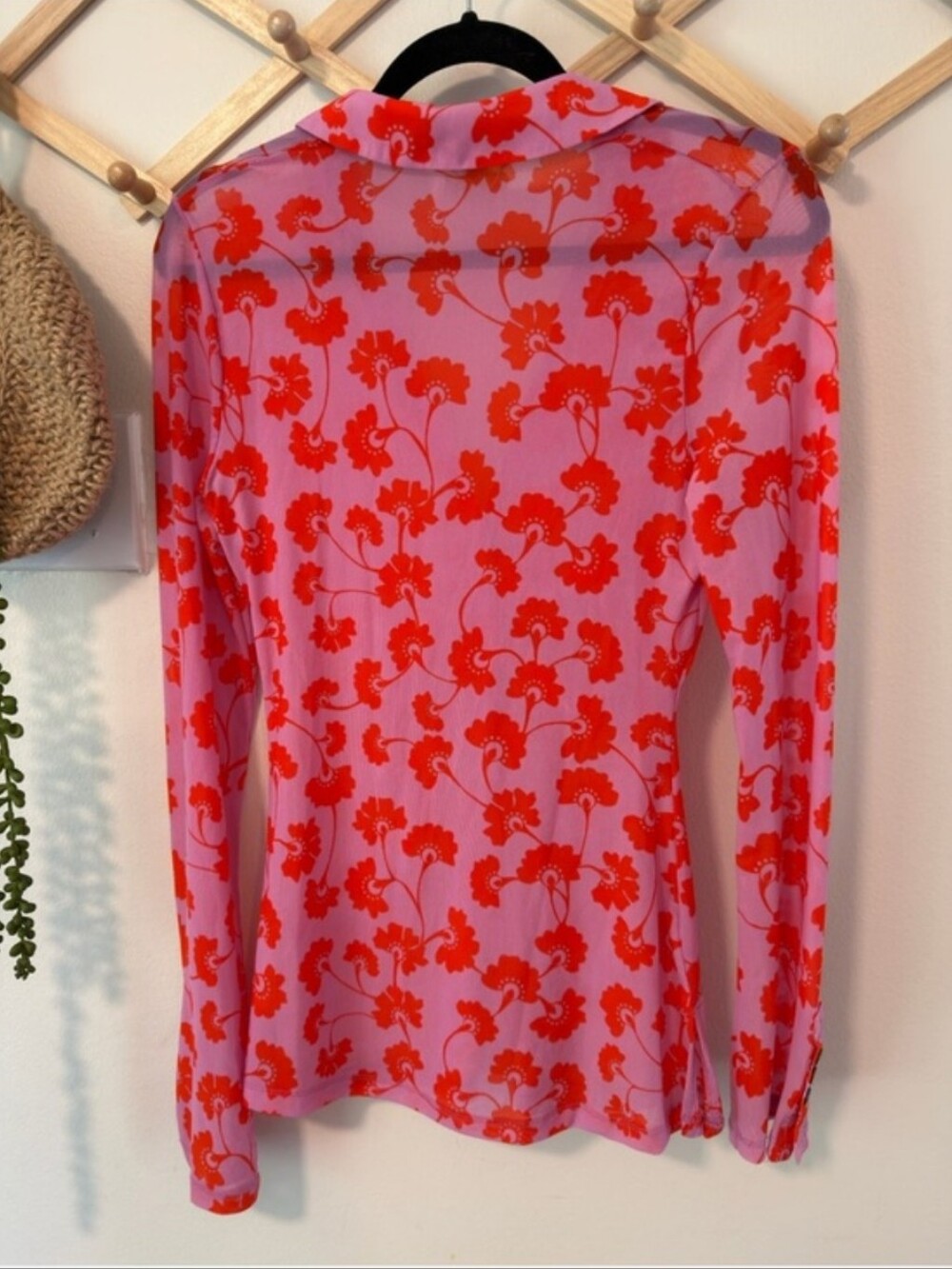 Free People Women’s Pink Floral Ruched Button-Front Top - Picture 3 of 5